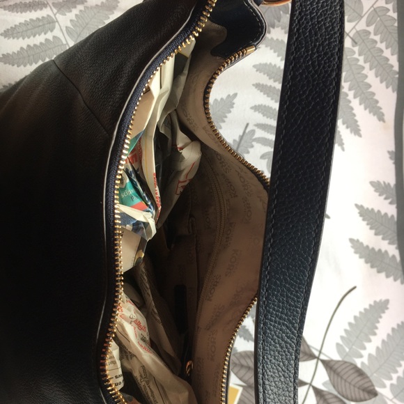 👜 Michael Kors Navy Blue Handbag 👜 - Picture 10 of 14